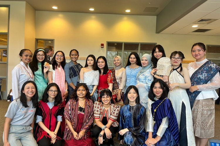 YSEALI students in their traditional attires